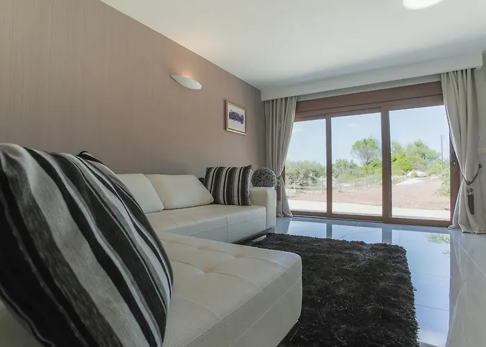 Mendes Villa *