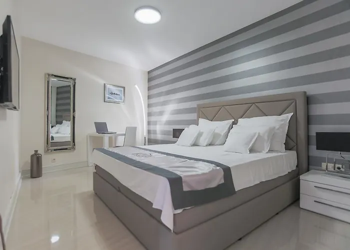 Mendes Villa *