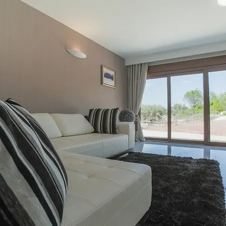 Mendes Villa *